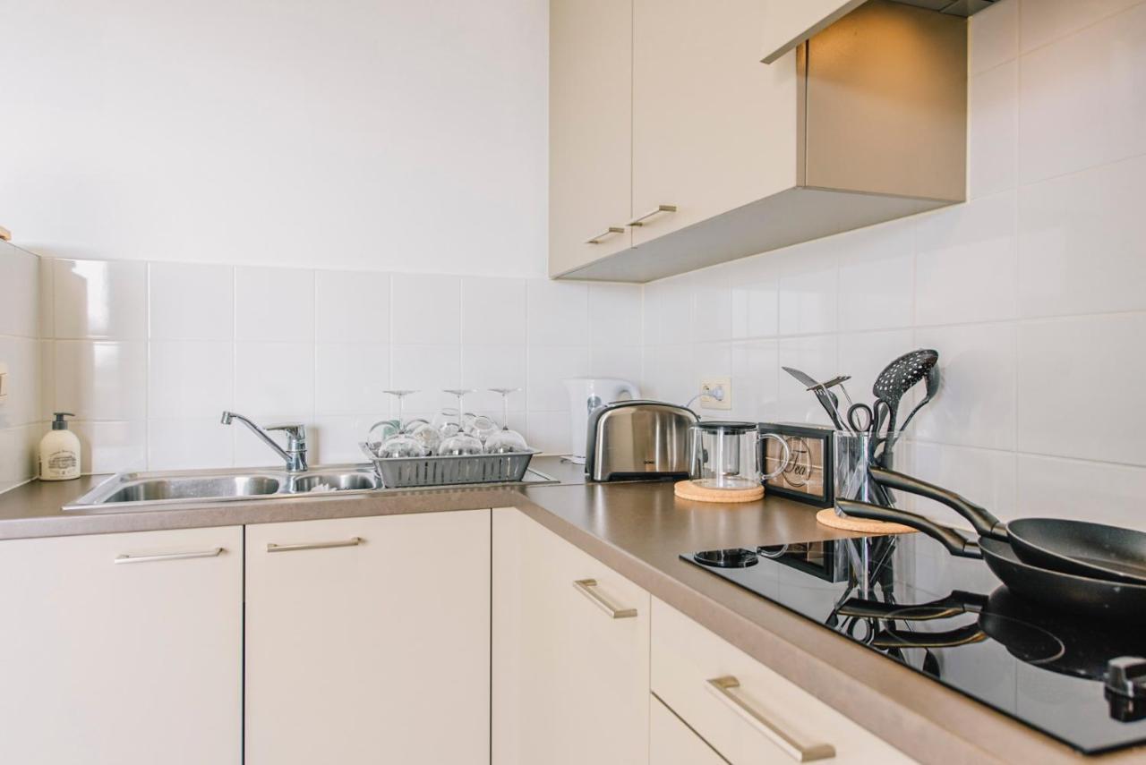 Shs Homes-Luxe Highrise, 2 Bedrooms, Kitchen, Free Parking, Stunning View, Large Tarrasse, Workspace Hasselt Esterno foto