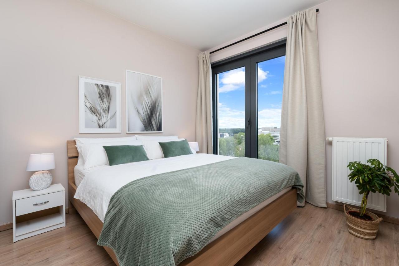 Shs Homes-Luxe Highrise, 2 Bedrooms, Kitchen, Free Parking, Stunning View, Large Tarrasse, Workspace Hasselt Esterno foto