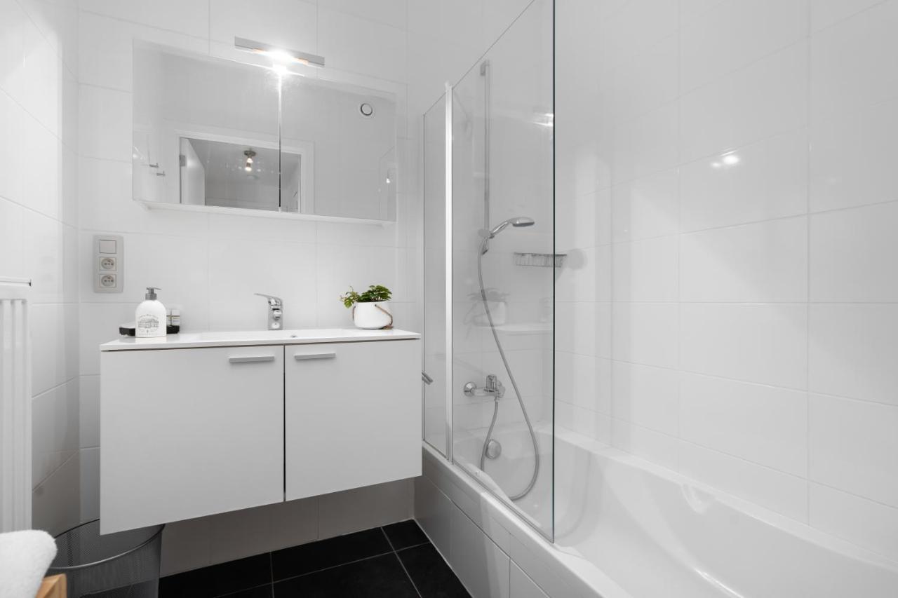 Shs Homes-Luxe Highrise, 2 Bedrooms, Kitchen, Free Parking, Stunning View, Large Tarrasse, Workspace Hasselt Esterno foto