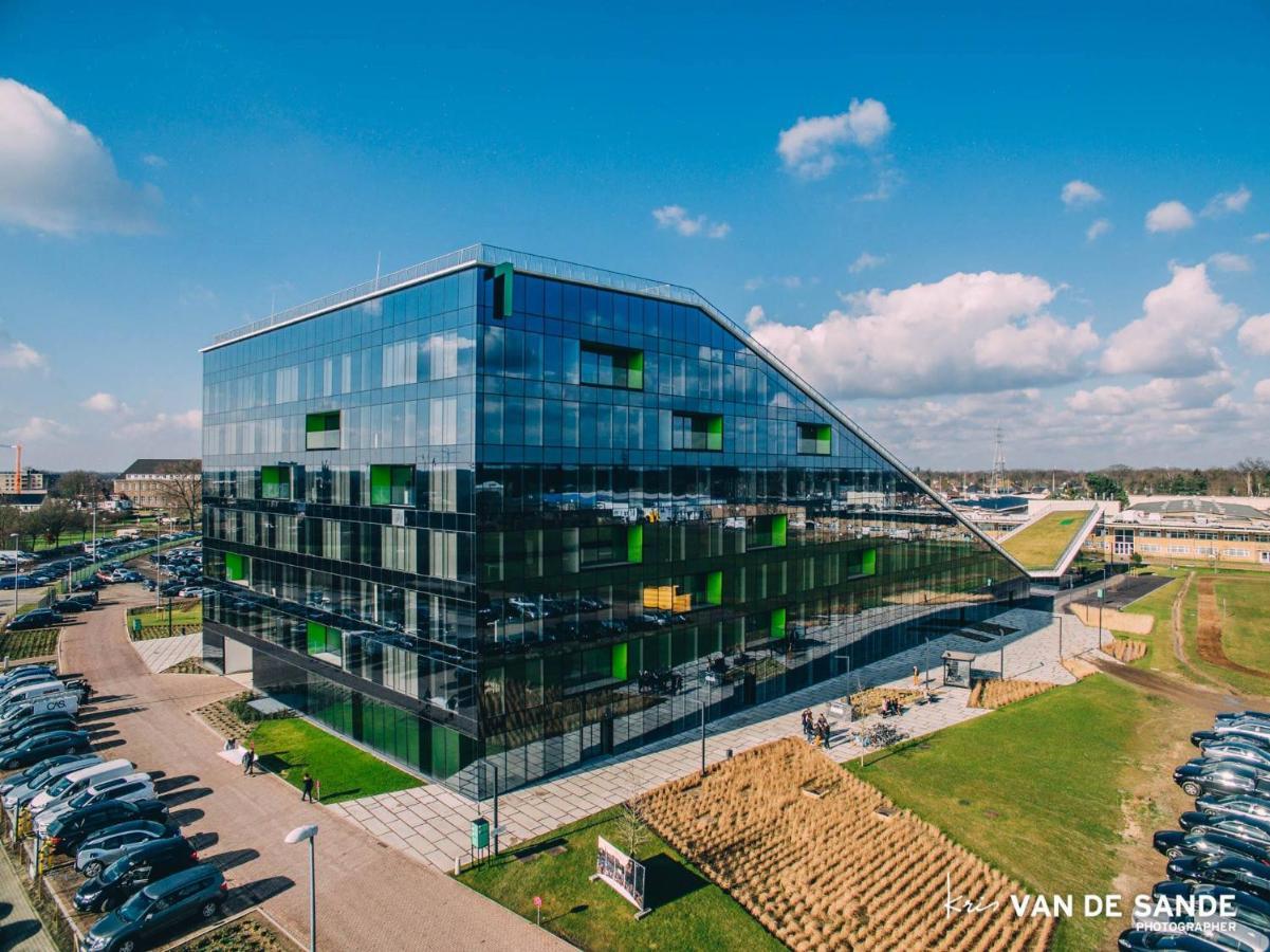 Shs Homes-Luxe Highrise, 2 Bedrooms, Kitchen, Free Parking, Stunning View, Large Tarrasse, Workspace Hasselt Esterno foto